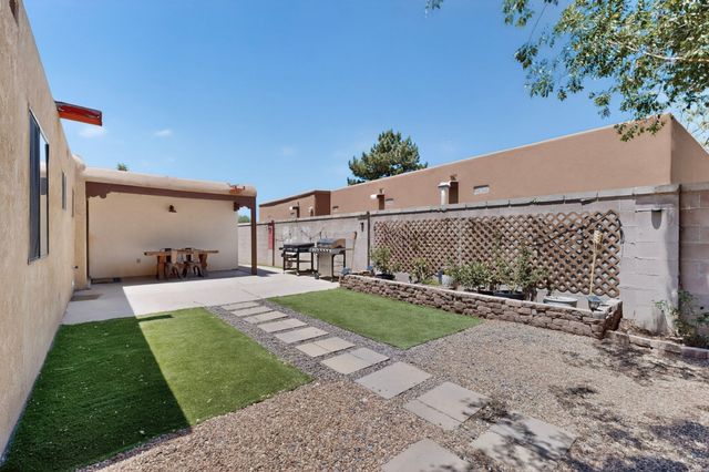 1277 Calle La Mirada, Santa Fe, NM 87507