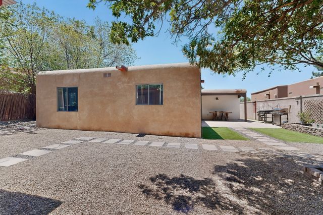 1277 Calle La Mirada, Santa Fe, NM 87507