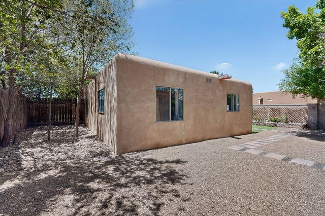 1277 Calle La Mirada, Santa Fe, NM 87507