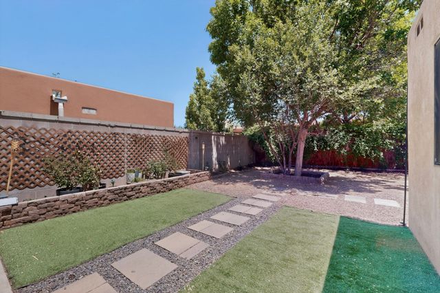 1277 Calle La Mirada, Santa Fe, NM 87507