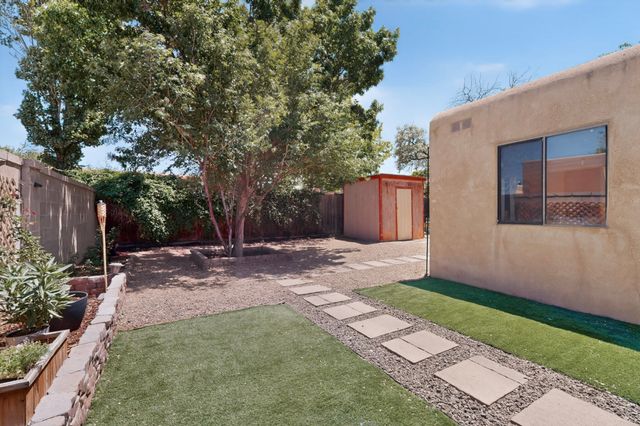1277 Calle La Mirada, Santa Fe, NM 87507