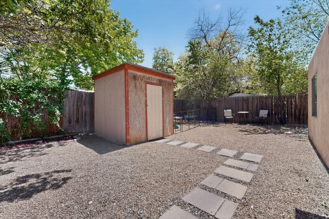 1277 Calle La Mirada, Santa Fe, NM 87507