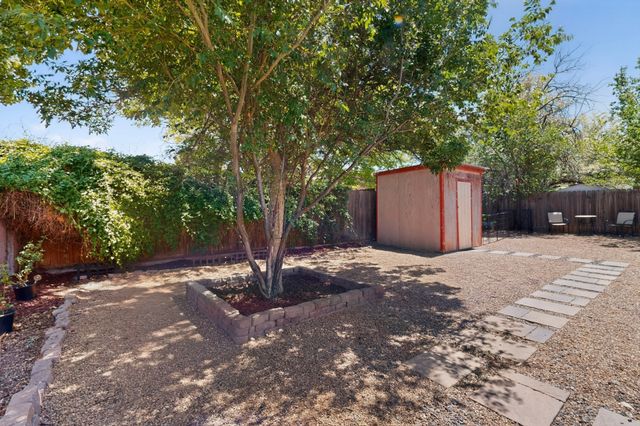 1277 Calle La Mirada, Santa Fe, NM 87507