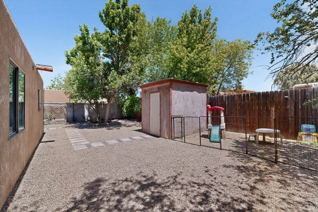 1277 Calle La Mirada, Santa Fe, NM 87507