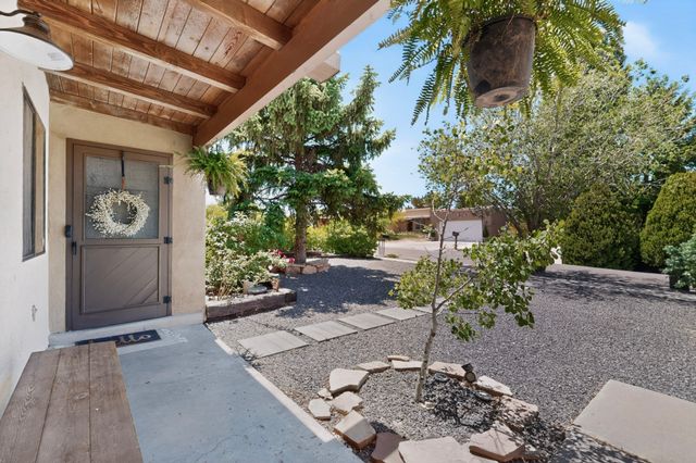 1277 Calle La Mirada, Santa Fe, NM 87507