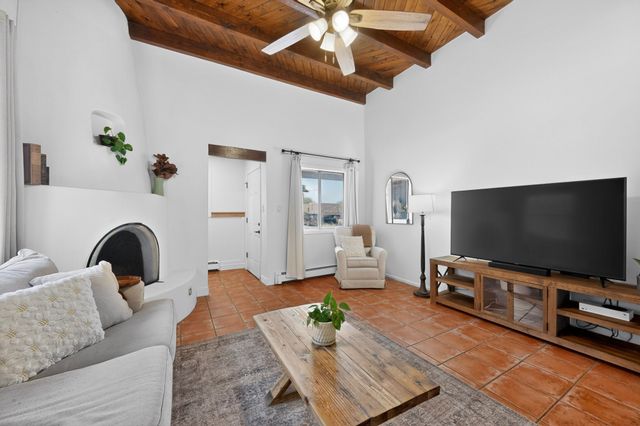 1277 Calle La Mirada, Santa Fe, NM 87507