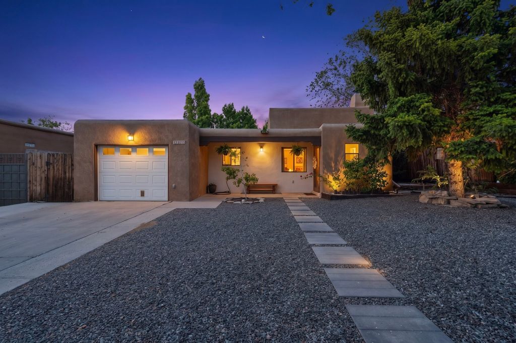 1277 Calle La Mirada, Santa Fe, NM 87507