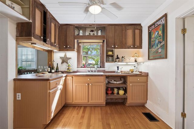 932 S RIVERSIDE DRIVE, Edgewater, FL 32132