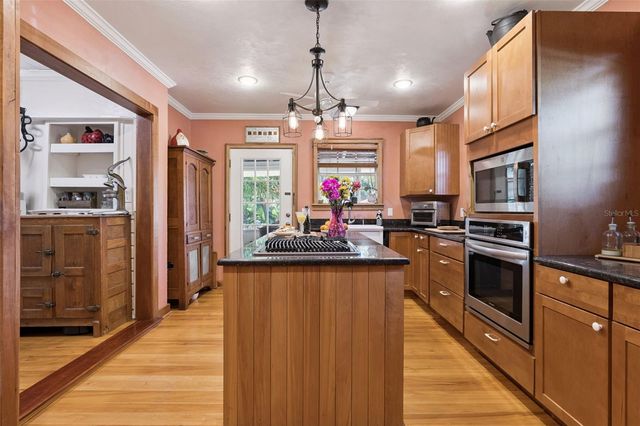 932 S RIVERSIDE DRIVE, Edgewater, FL 32132