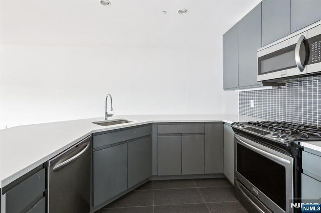 1 Executive Drive 204, Fort Lee, NJ 07024