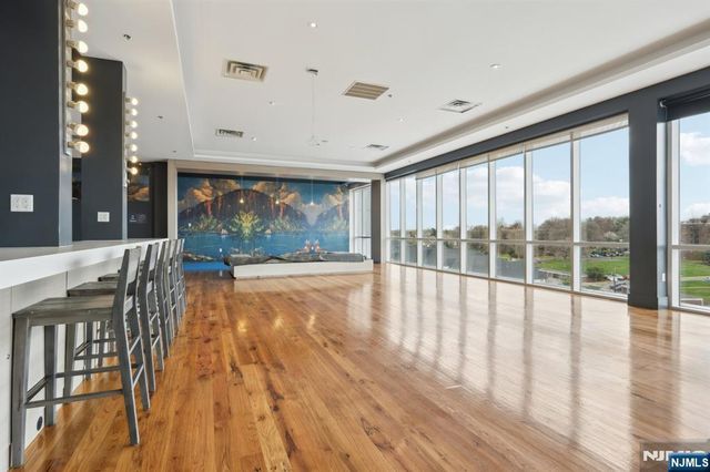 1 Executive Drive 204, Fort Lee, NJ 07024
