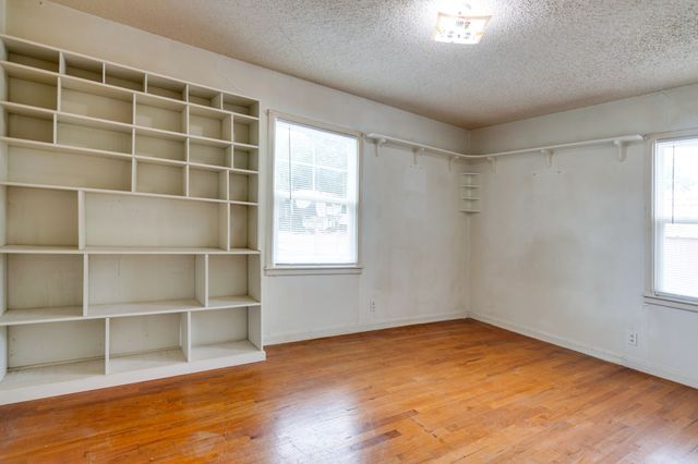 5205 Roxie Street, Haltom City, TX 76117