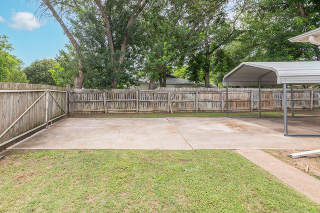 5205 Roxie Street, Haltom City, TX 76117
