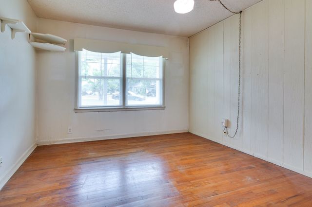 5205 Roxie Street, Haltom City, TX 76117
