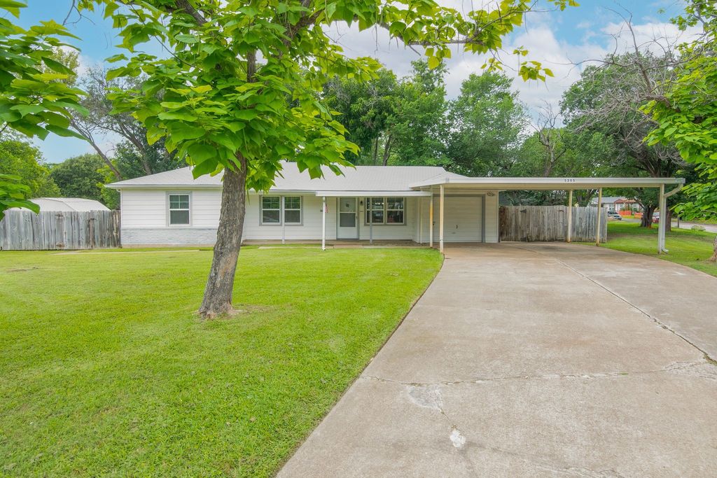 5205 Roxie Street, Haltom City, TX 76117