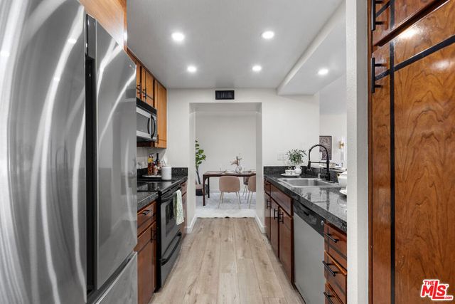 600 W 9th Street 1216, Los Angeles, CA 90015