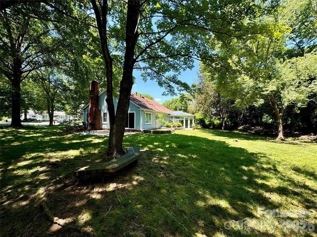 2423 Emstead Court, Charlotte, NC 28210