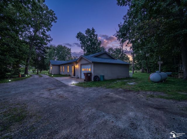 8945 S Custer Road, Raisinville Twp, MI 48161