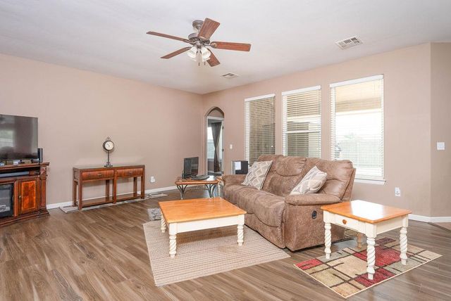 402 E Kinder Wells Boulevard, Perkins, OK 74059