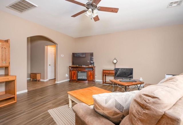 402 E Kinder Wells Boulevard, Perkins, OK 74059