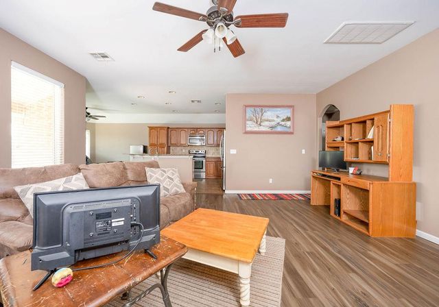 402 E Kinder Wells Boulevard, Perkins, OK 74059