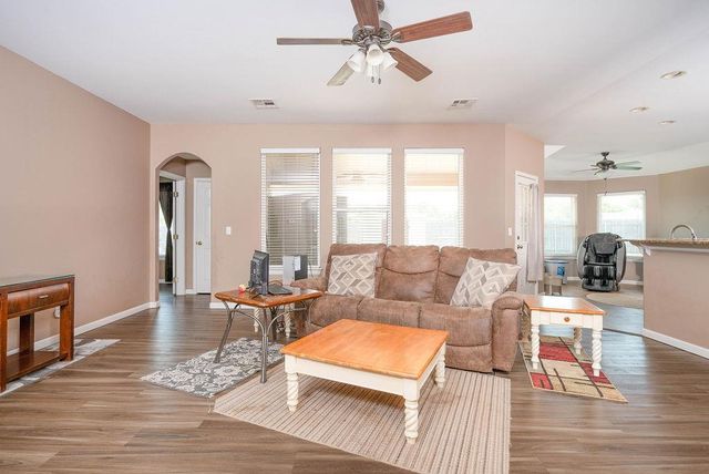 402 E Kinder Wells Boulevard, Perkins, OK 74059