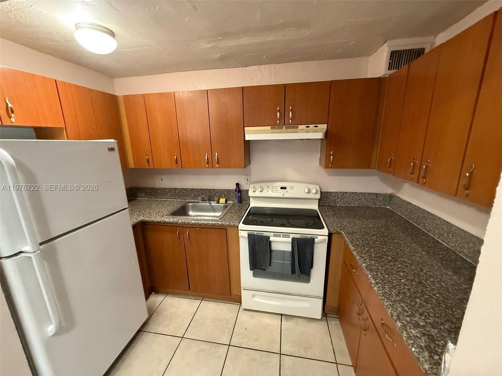 4732 SW 33rd Avenue 103, Dania Beach, FL 33312
