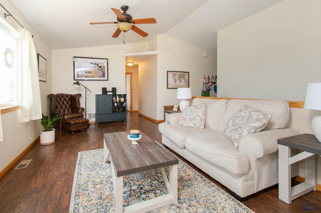 10284 REMMINGTON ST, Summerset, SD 57718