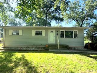 1020 Forestwood Drive, Ferguson, MO 63135