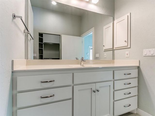 823 S Flood Avenue, Norman, OK 73069