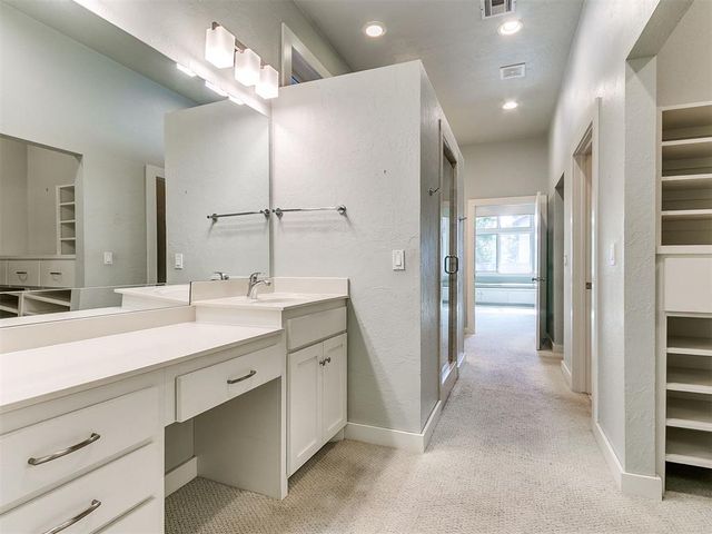 823 S Flood Avenue, Norman, OK 73069