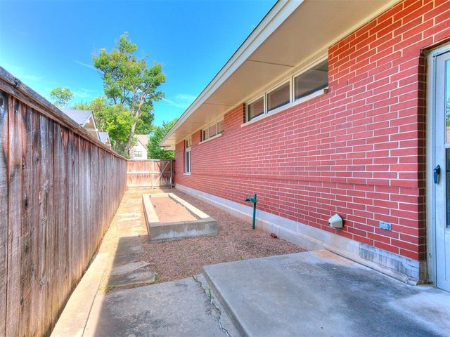 823 S Flood Avenue, Norman, OK 73069