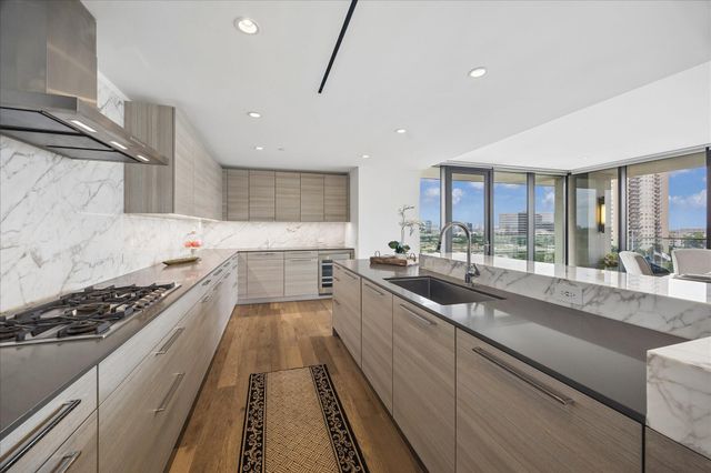 3433 Westheimer Road 702, Houston, TX 77027