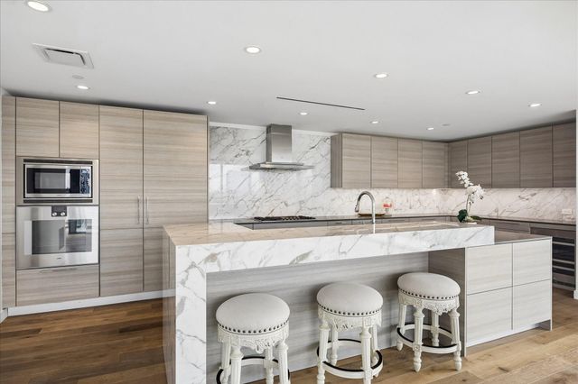 3433 Westheimer Road 702, Houston, TX 77027