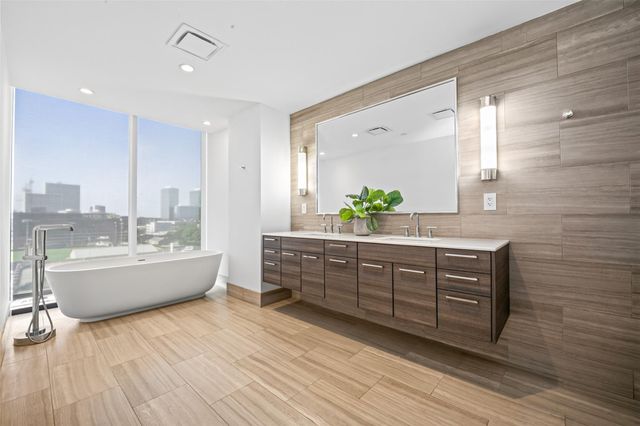 3433 Westheimer Road 702, Houston, TX 77027