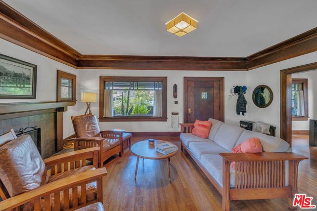 1812 S Bronson Avenue, Los Angeles, CA 90019