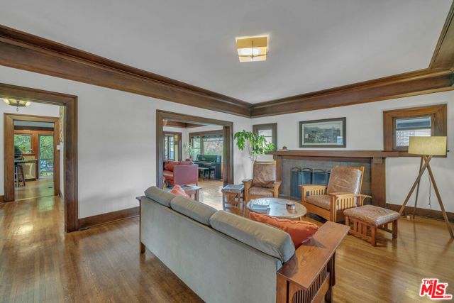 1812 S Bronson Avenue, Los Angeles, CA 90019