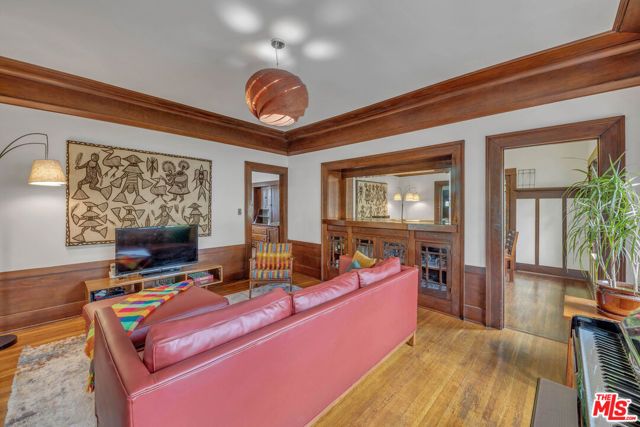 1812 S Bronson Avenue, Los Angeles, CA 90019