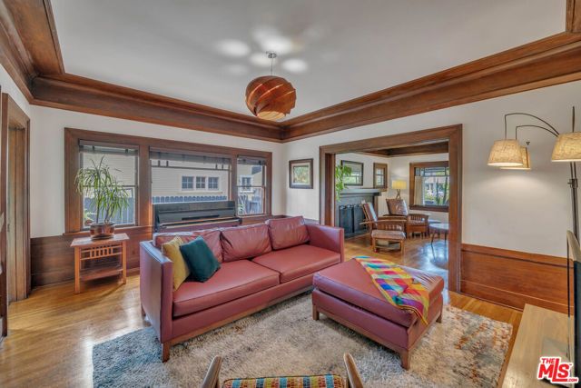 1812 S Bronson Avenue, Los Angeles, CA 90019