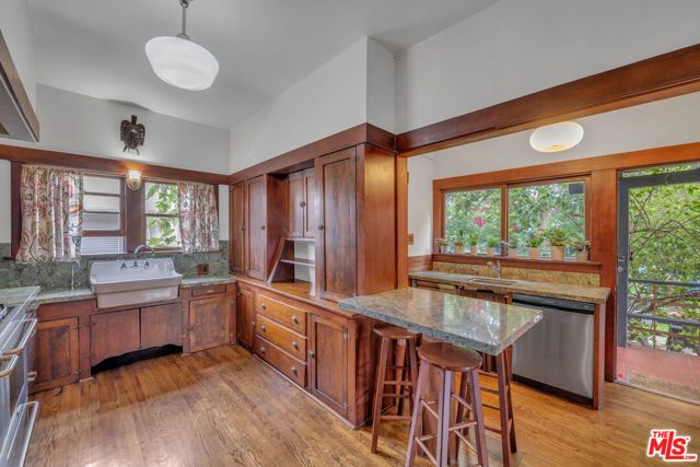 1812 S Bronson Avenue, Los Angeles, CA 90019