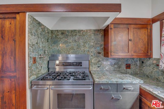 1812 S Bronson Avenue, Los Angeles, CA 90019