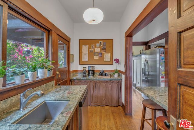 1812 S Bronson Avenue, Los Angeles, CA 90019