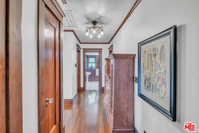 1812 S Bronson Avenue, Los Angeles, CA 90019