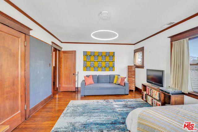1812 S Bronson Avenue, Los Angeles, CA 90019