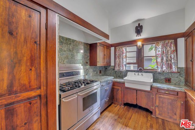1812 S Bronson Avenue, Los Angeles, CA 90019