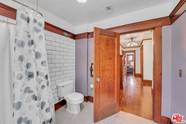 1812 S Bronson Avenue, Los Angeles, CA 90019