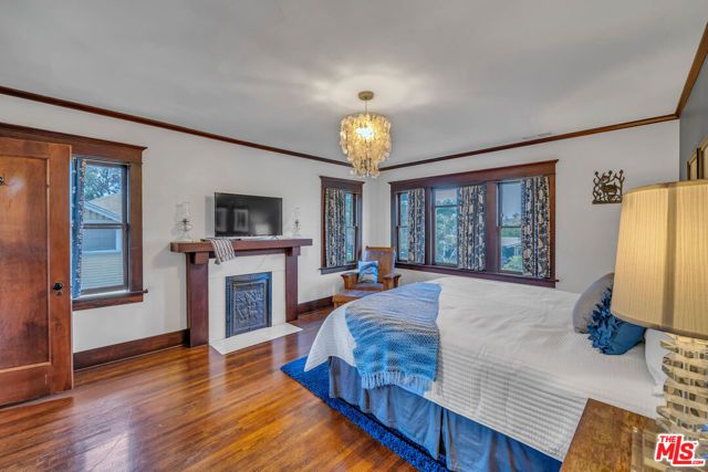1812 S Bronson Avenue, Los Angeles, CA 90019