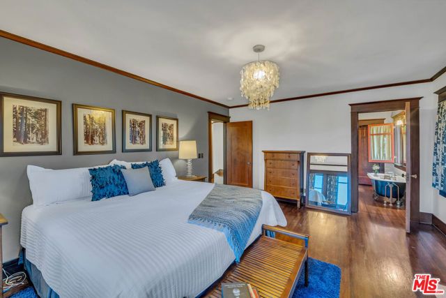 1812 S Bronson Avenue, Los Angeles, CA 90019