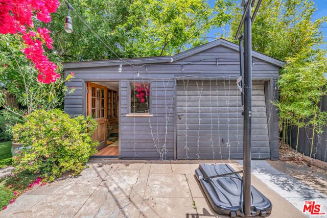 1812 S Bronson Avenue, Los Angeles, CA 90019
