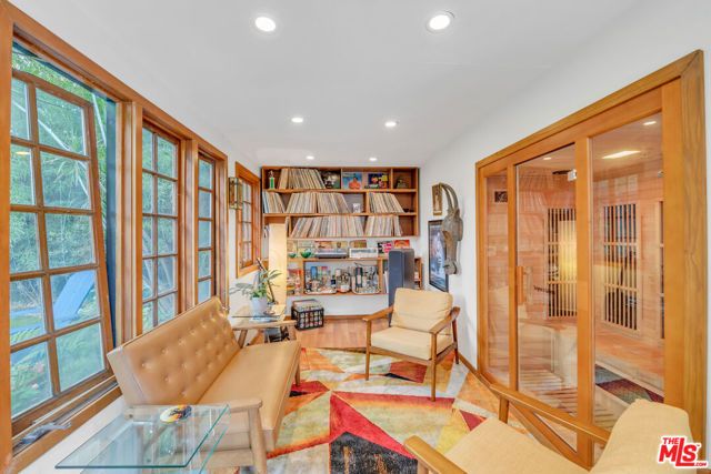 1812 S Bronson Avenue, Los Angeles, CA 90019